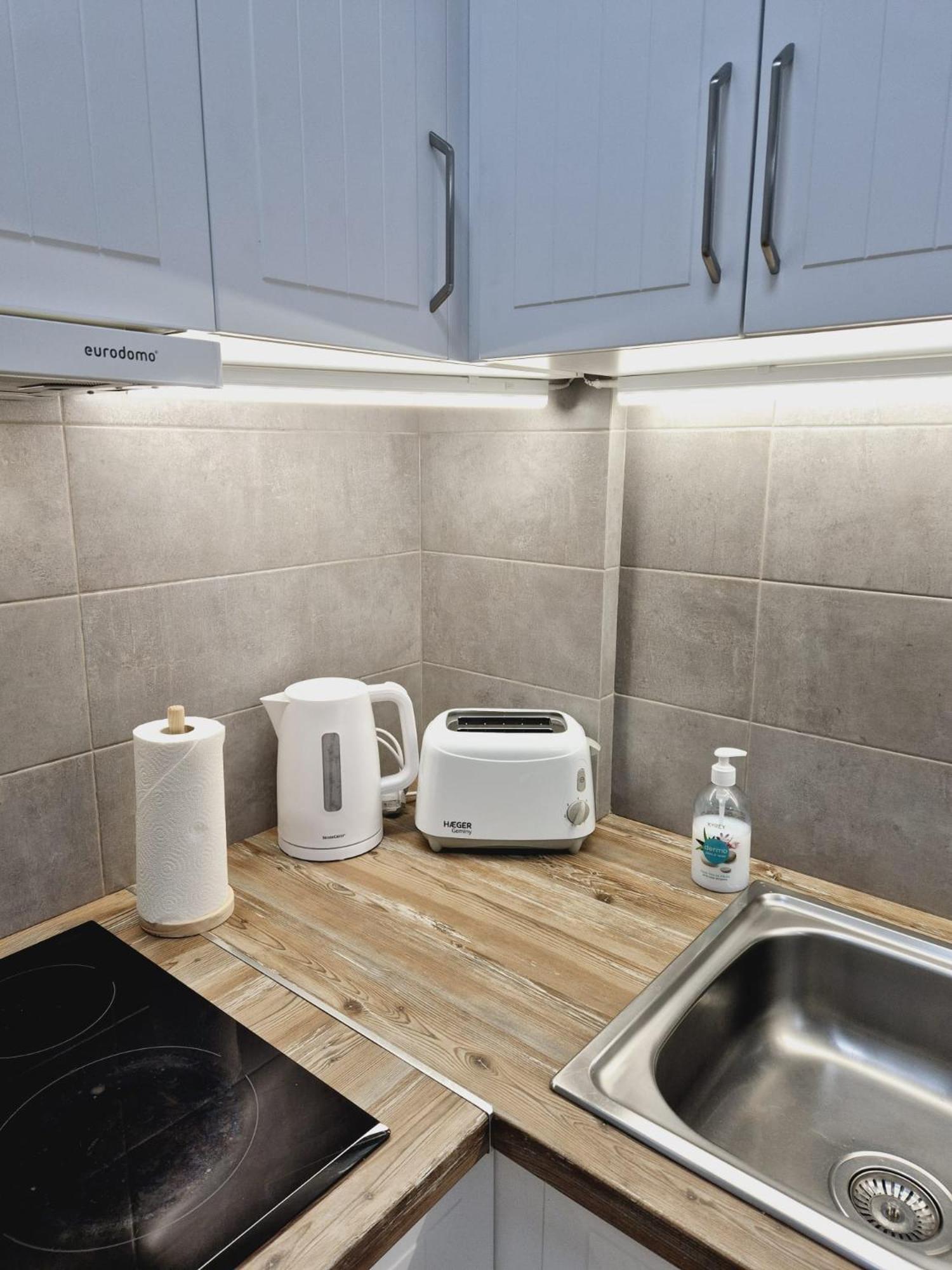 La Casa De Veronica - Serene Apartment With Shared Pool, Steps From The Beach Torrevieja Buitenkant foto