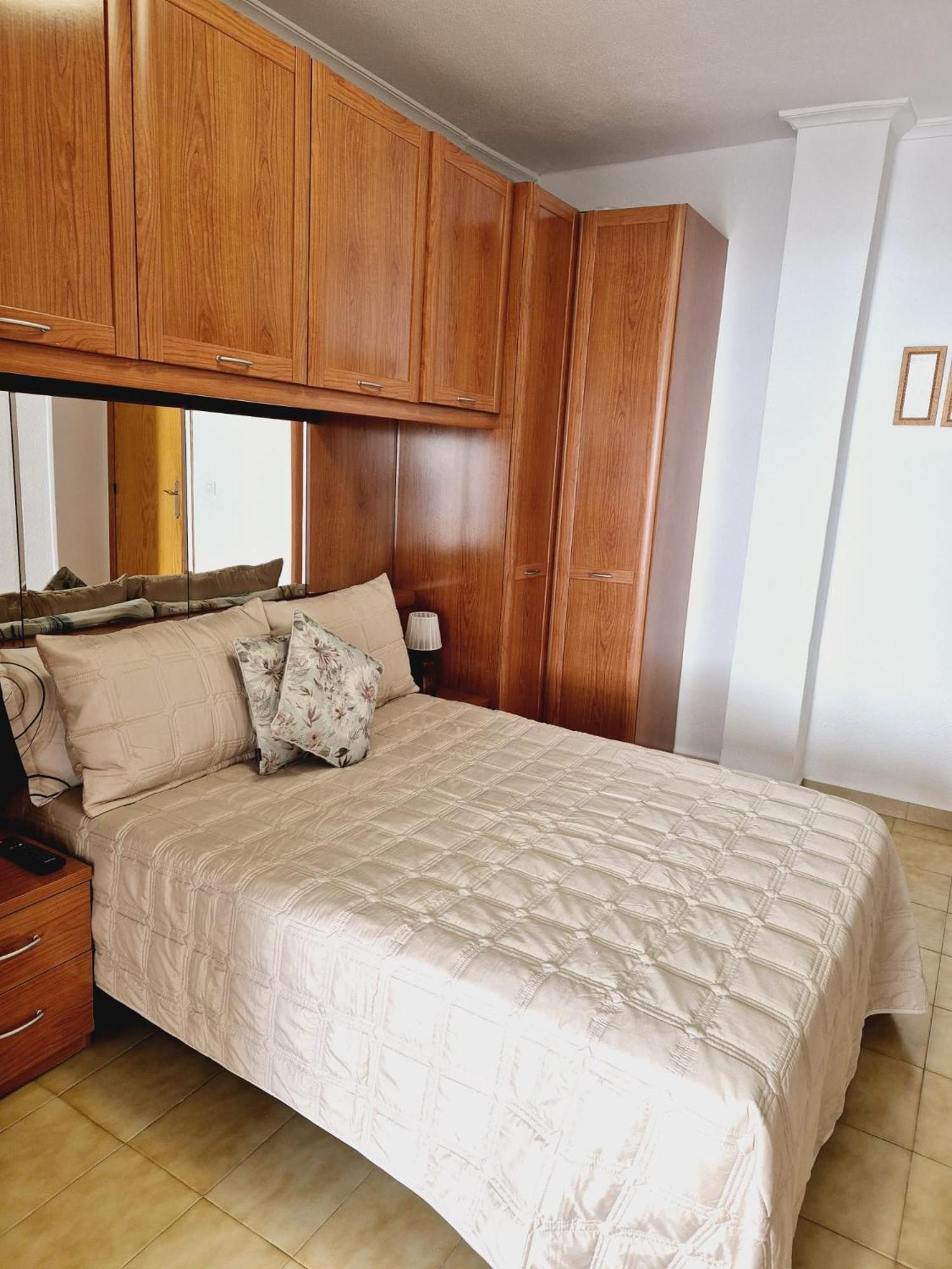 La Casa De Veronica - Serene Apartment With Shared Pool, Steps From The Beach Torrevieja Buitenkant foto