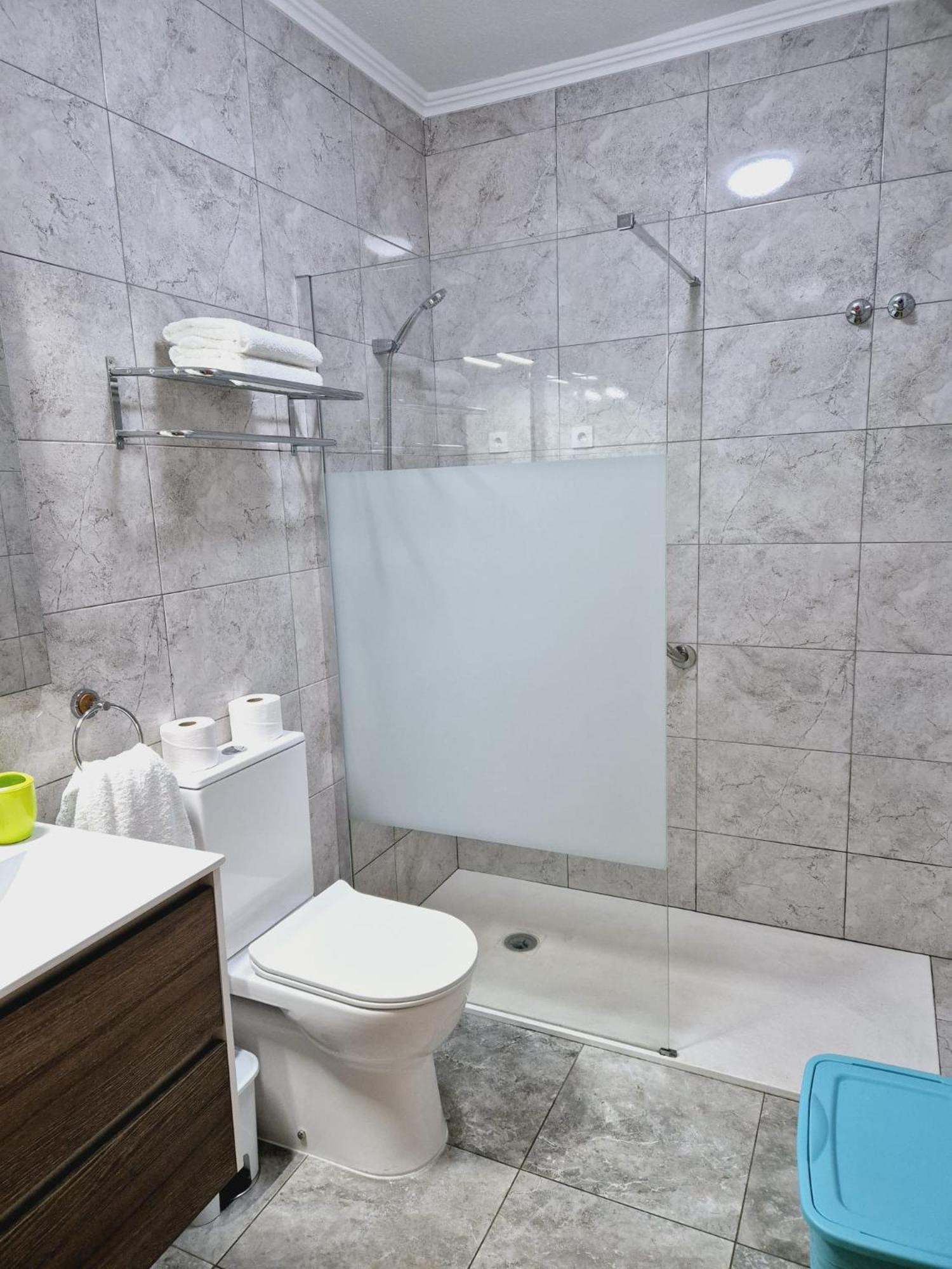 La Casa De Veronica - Serene Apartment With Shared Pool, Steps From The Beach Torrevieja Buitenkant foto