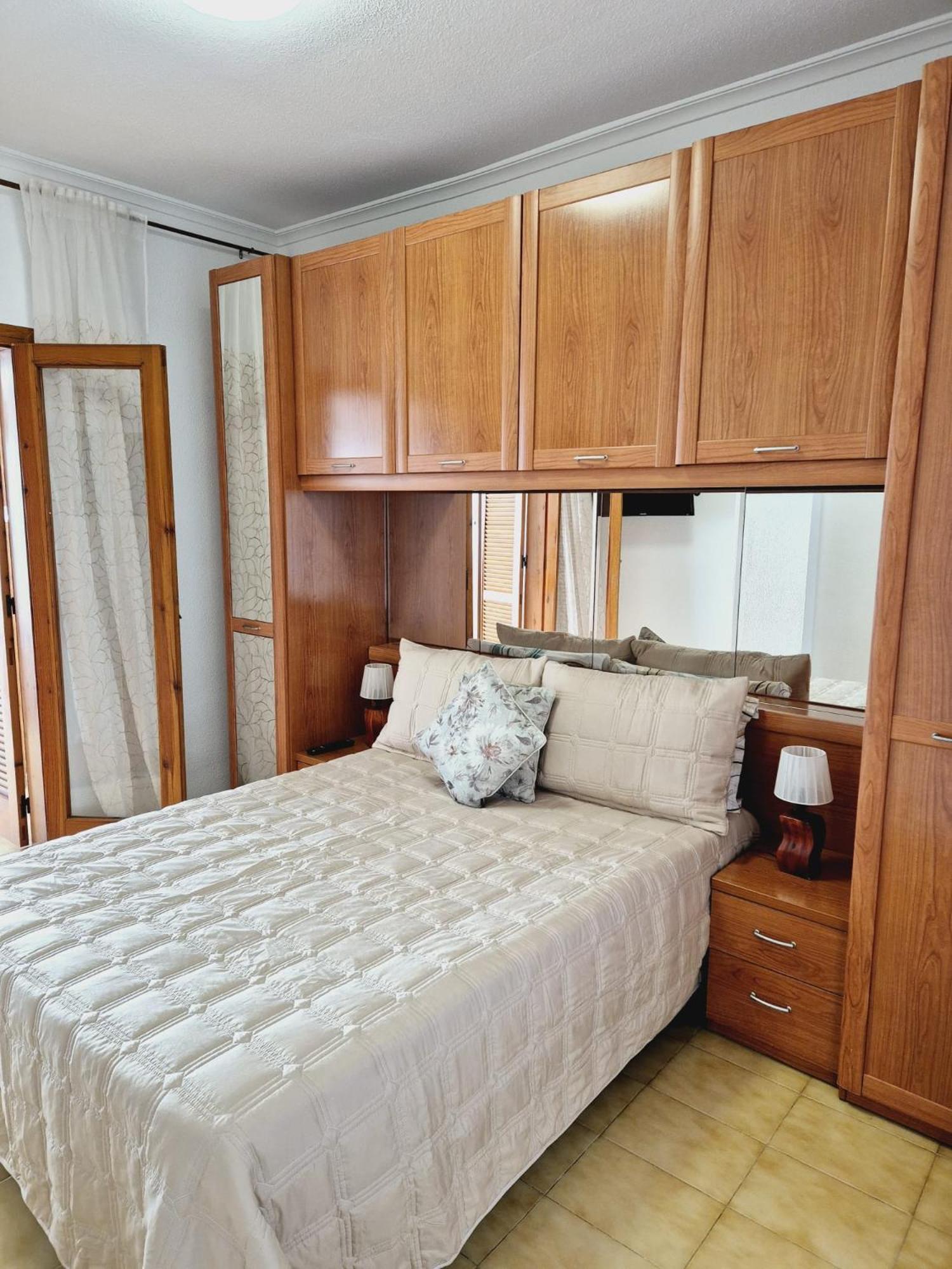 La Casa De Veronica - Serene Apartment With Shared Pool, Steps From The Beach Torrevieja Buitenkant foto