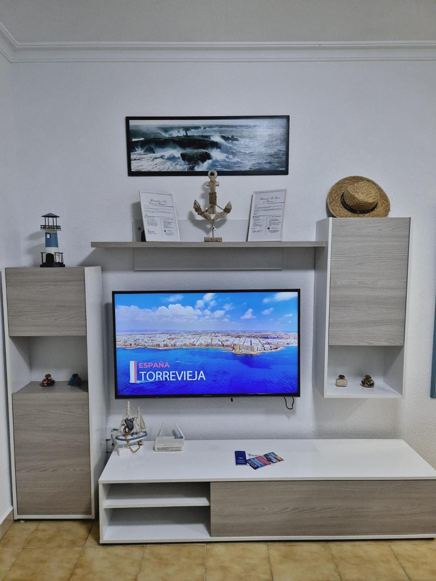 La Casa De Veronica - Serene Apartment With Shared Pool, Steps From The Beach Torrevieja Buitenkant foto