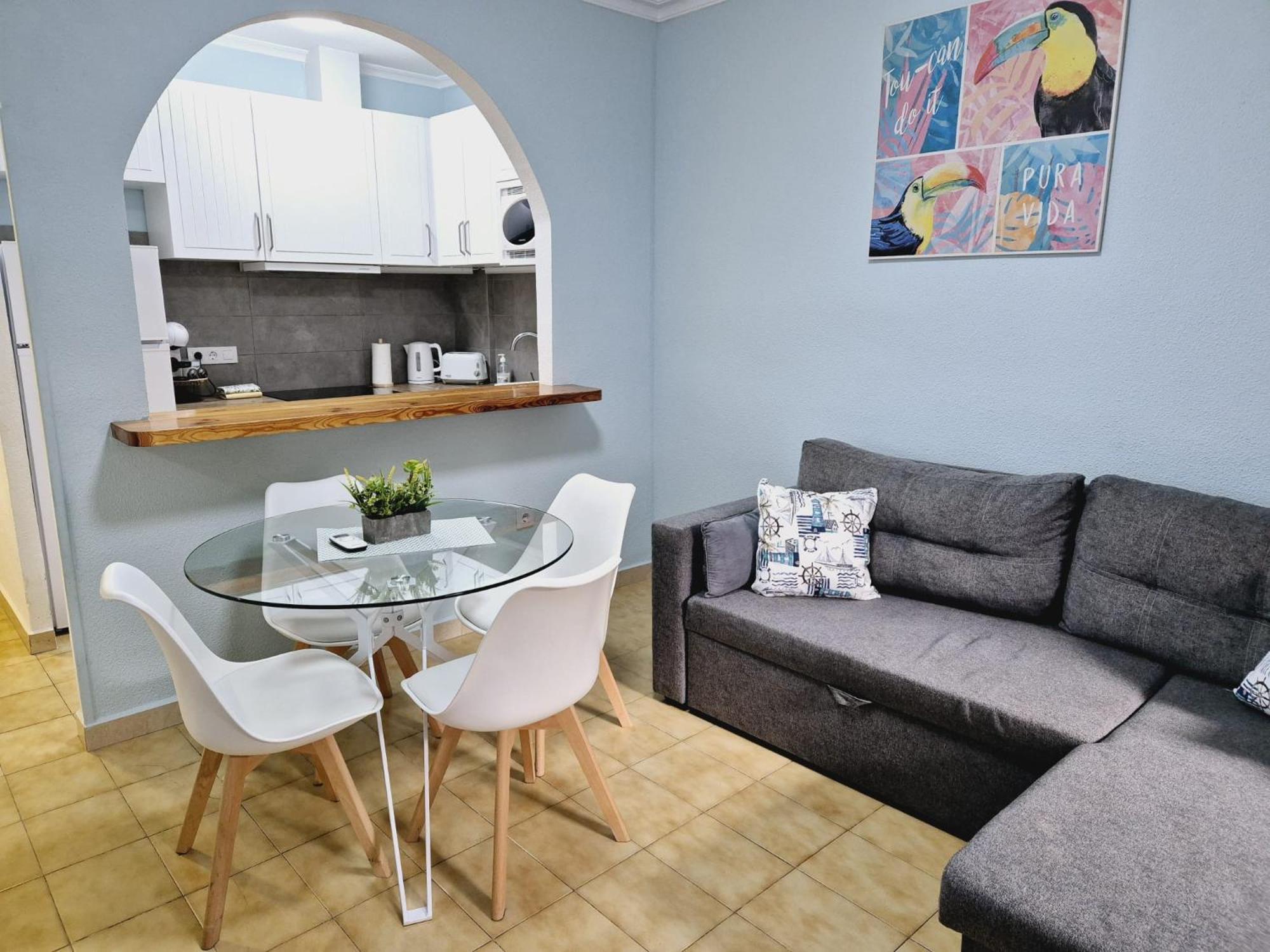 La Casa De Veronica - Serene Apartment With Shared Pool, Steps From The Beach Torrevieja Buitenkant foto
